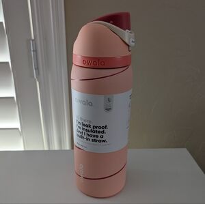 Owala 32 Oz Free Sip In "Candy Cane Lane" RETIRED!